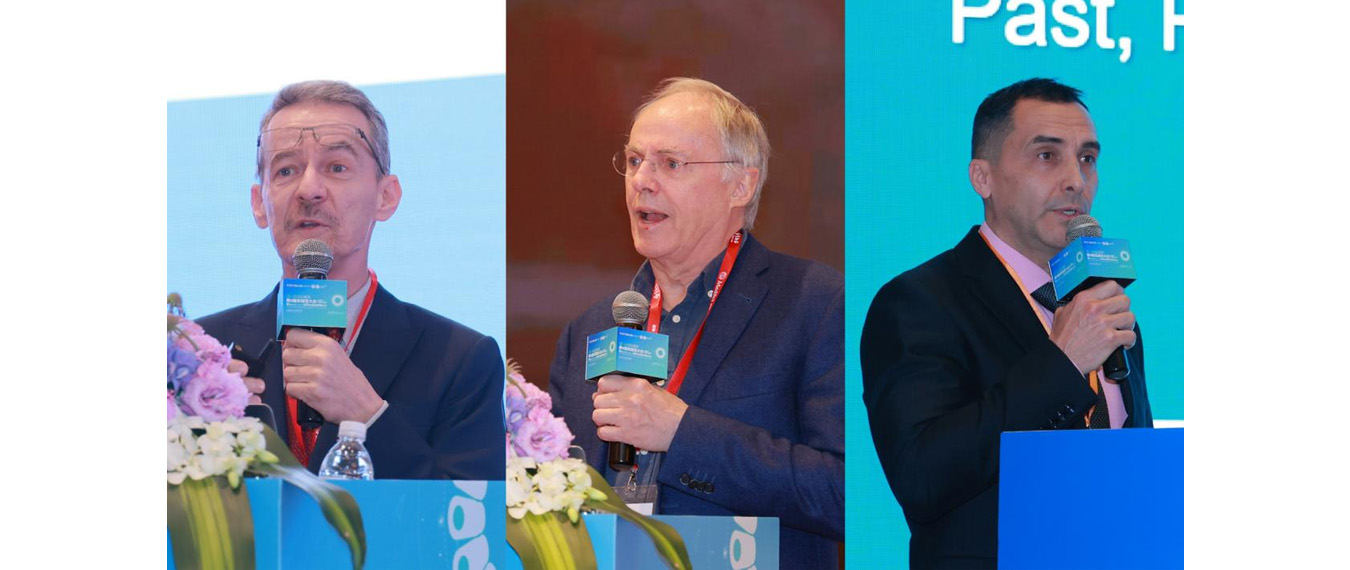 Prof. Peter E. Lobie (left), Prof. Hans Clevers (middle), Dr. Maldonado (right)